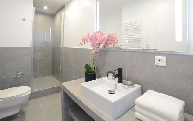 Luxury AC 3BDR Le Marais I by Livinparis