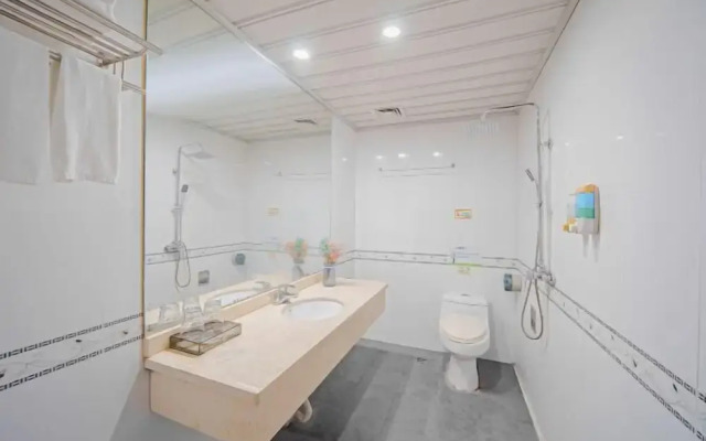 Zhongying Hotel (Zhanjiang Lingnan Normal University)