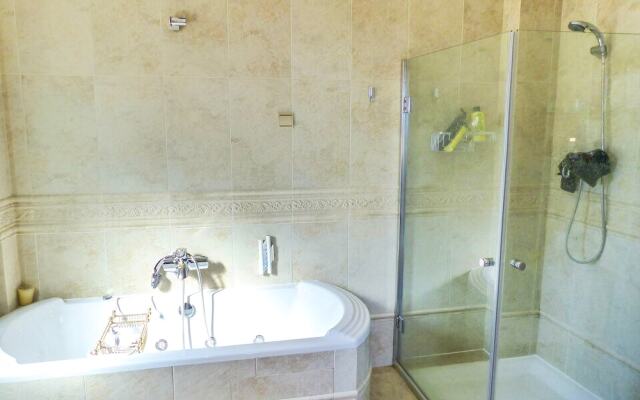 Marvelous Villa with Infinity Pool Ref 85