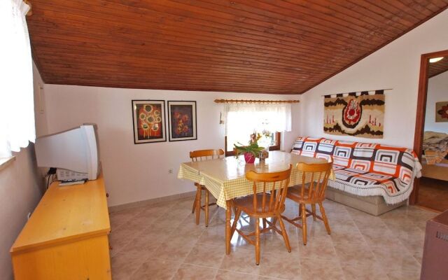 Apartment 895