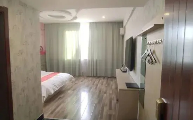 Ruixin Express Hotel (Taiyuan Railway Station Clothing City)