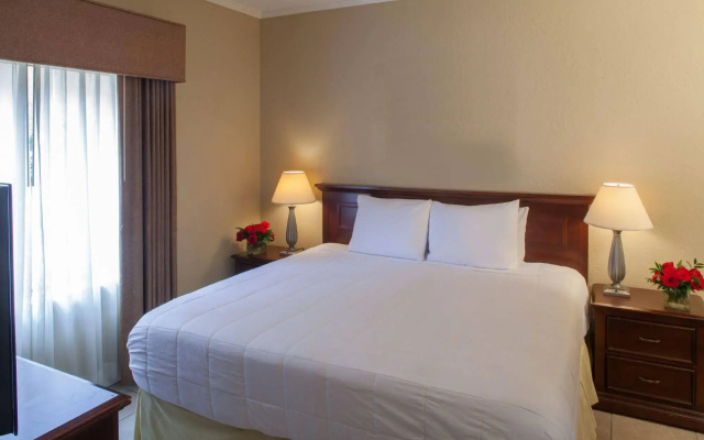 Cloverleaf Suites Baton Rouge