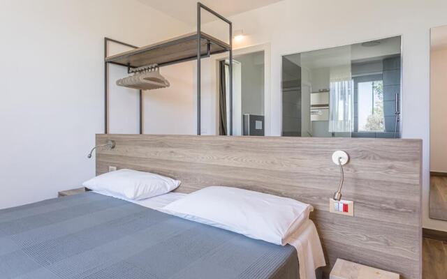 Room in B&B - Insula Felix - Deluxe Triple Room With Sea View