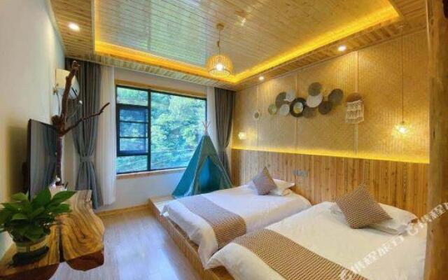 Xiangbanshi Farmhouse