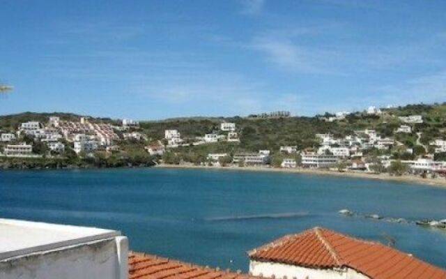 Adonis Guesthouse