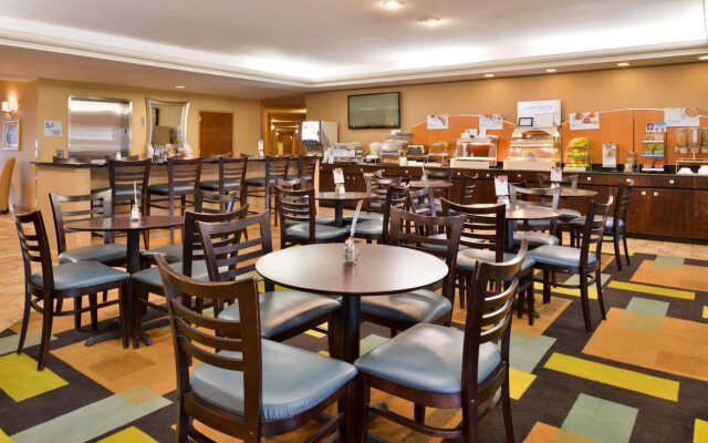 Holiday Inn Express Lewisburg/New Columbia by IHG