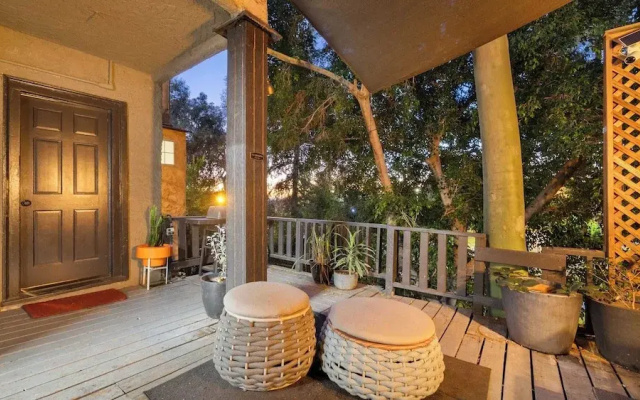 Spanish Revival Charm in Silver Lake w/ Patio, BBQ & Walkable Location Maltman Manor by Avantstay