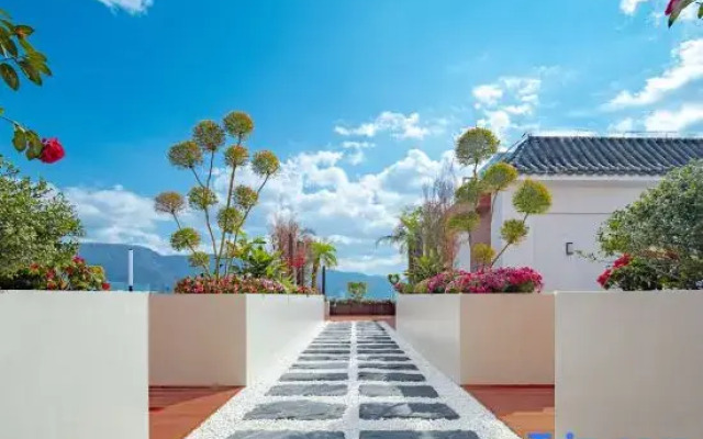 Tengchong Yuzhou Hot Spring Hote