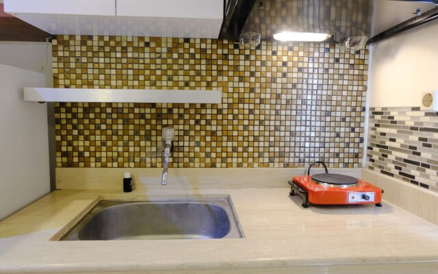 Homey And Modern Designed 2Br Apartment Parahyangan Residence