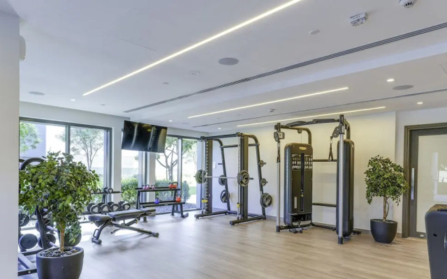 Sleek 1BR in Burj Royale with Canal View