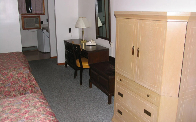 Seven Oakes Motel