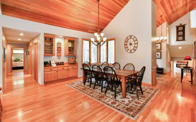 Black Butte Ranch - 5 Br home by RedAwning
