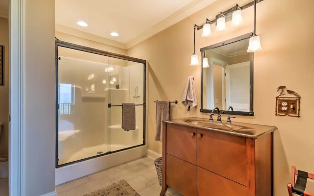 Hiawassee Getaway w/ Deck, Mountain & Lake Views!