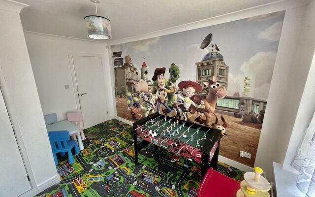 Four Corners Holiday Home with Hot Tub & Sauna