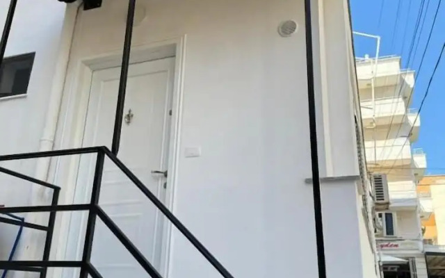 Tirent Apartment - Cozy Bedrooms Stay by Golem Beach.