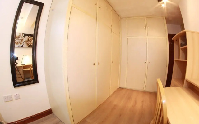 College Street Abode - Guest House