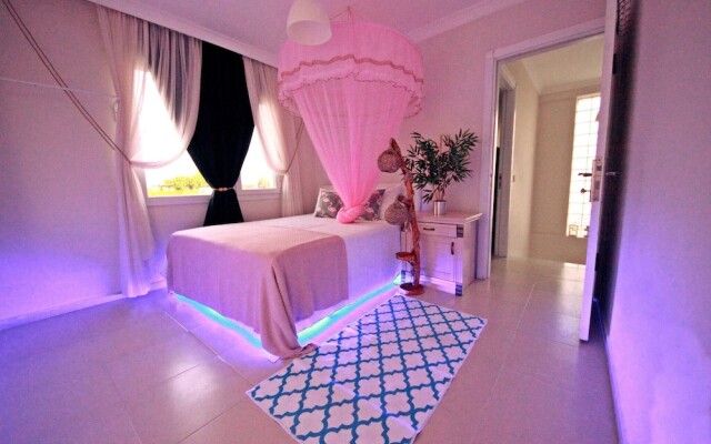 Family Friend Villa Pool BBQ 3b 1 Alacati Cesme