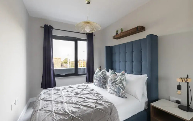 Elliot Oliver - Stunning 3 Bedroom Penthouse With Large Terrace And Parking