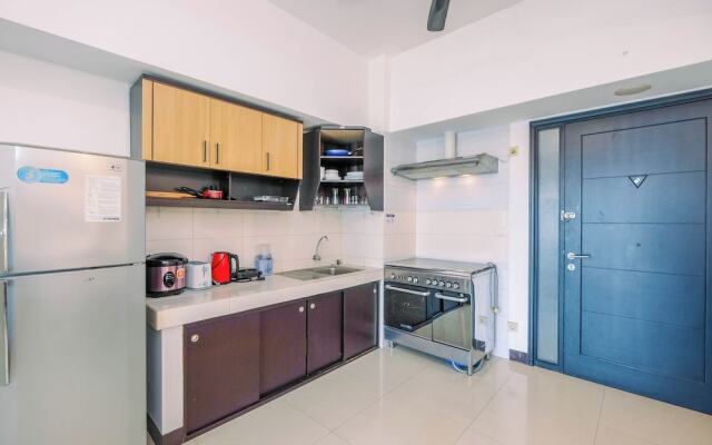 Homey And Warm 1Br Apartment At Ambassade Kuningan