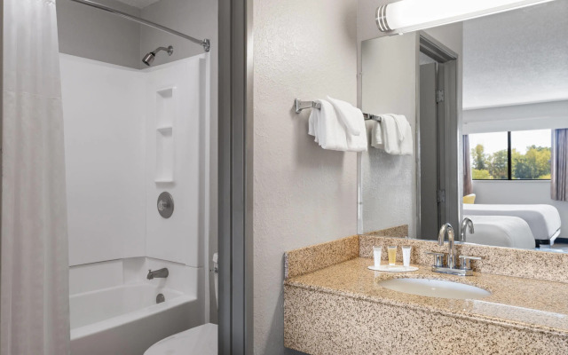 Days Inn by Wyndham Cloverdale Greencastle