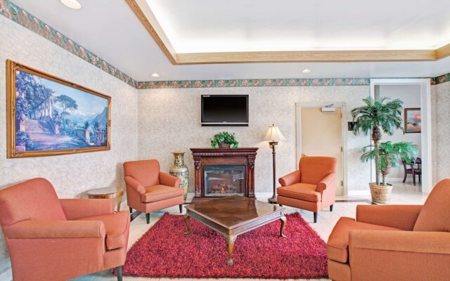 Ramada By Wyndham Flemington