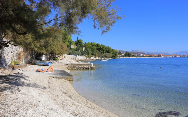 Apartments by the sea Seget Donji, Trogir - 18648
