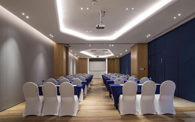 Holiday Inn Express Shanghai Kangqiao by IHG