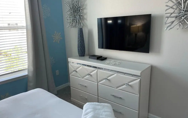 Jodie's Luxury Solara Home