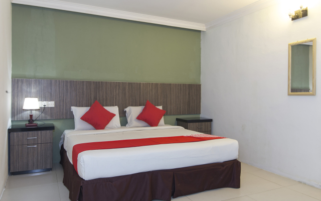 Super OYO 443 Crystal City Hotel