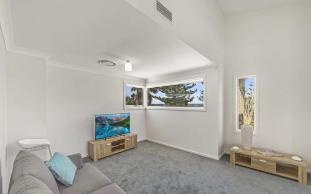 SEA MIST Gerringong 4pm Check Out Sundays