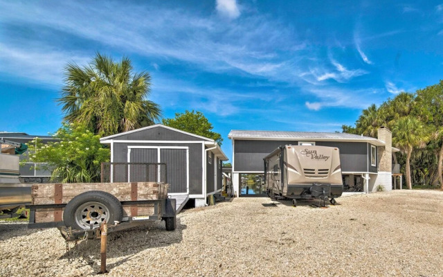 Newly Remodeled Gem on Homosassa River Canal!