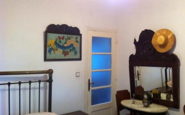1911 Poros Country Retreat