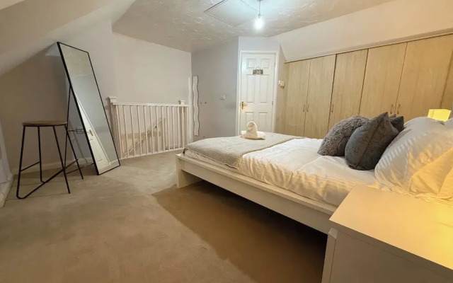 Coventry - 3 Beds - Pet Friendly - Free Parking