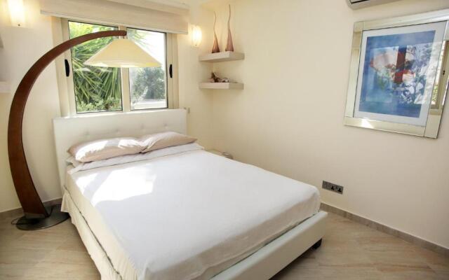 Seafront 5 Bedroom Villa Paradise in Sea Caves