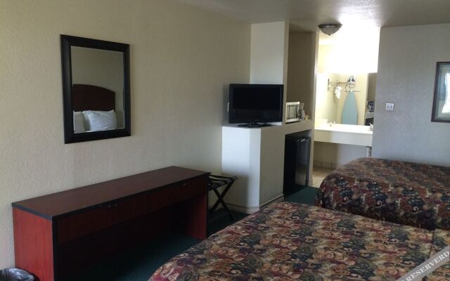 Country Hill Inn and Suites