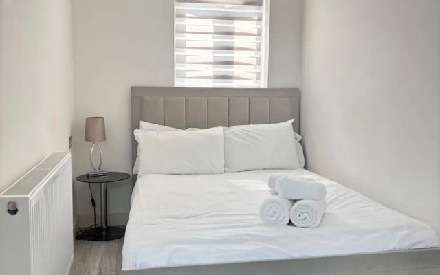 Cozy 2 Bed Property in High Wycombe Tn