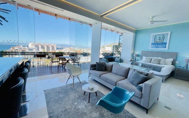 Pier 57 Penthouse 703 Romantic Zone Spectacular Ocean Views