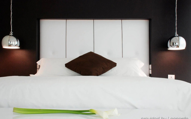 Le Parc Hotel, Beyond Stars