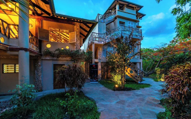 Tombo House