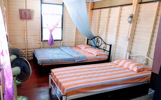 New Phiman Riverview Guesthouse - Hostel