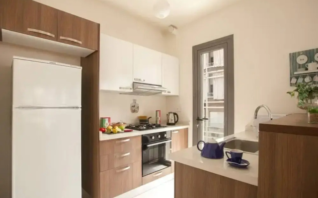 Sioufi - 2-BR Apartment With a Balcony