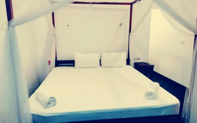 Sea shells Inn Arugambay