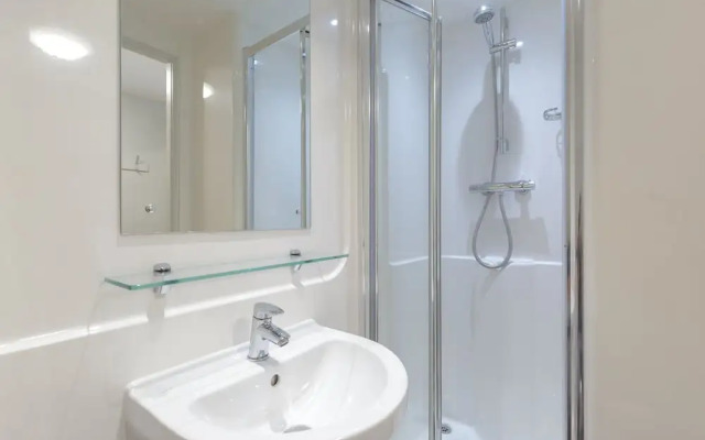 JOIVY Affordable Edinburgh - Adults only
