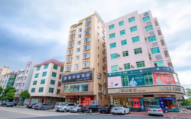 Huazhou Xingxuan Fashion Hotel