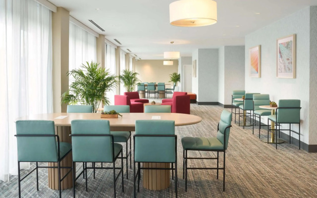 DoubleTree by Hilton Miami North I-95