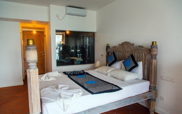 Naomi Beach Resort