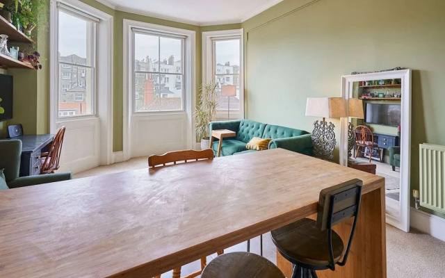 Host Stay Mermaid Hove