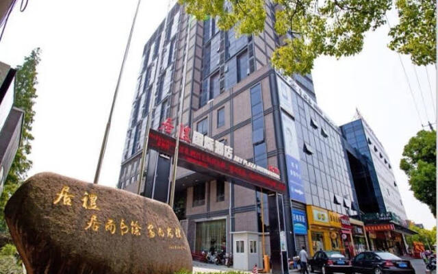 Vienna International Hotel (Shanghai Hongqiao Hub Qingpu Metro Station)