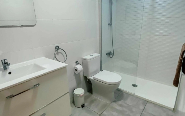 Stunning 2 bedroom apartment with Pool View