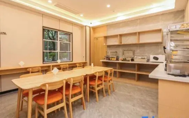 Qingmu Hotel (Wuhu Baoneng Ruicheng)
